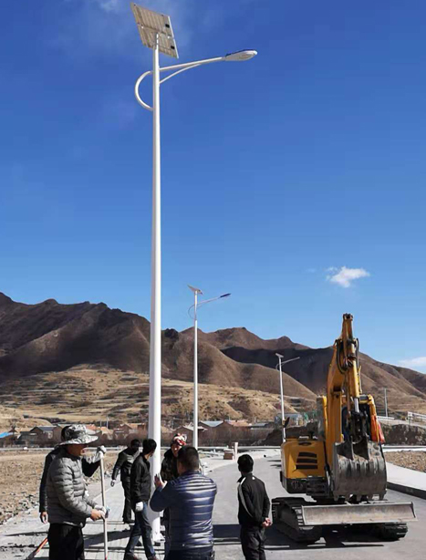 甘南碌曲10米独山子太阳能路灯项目